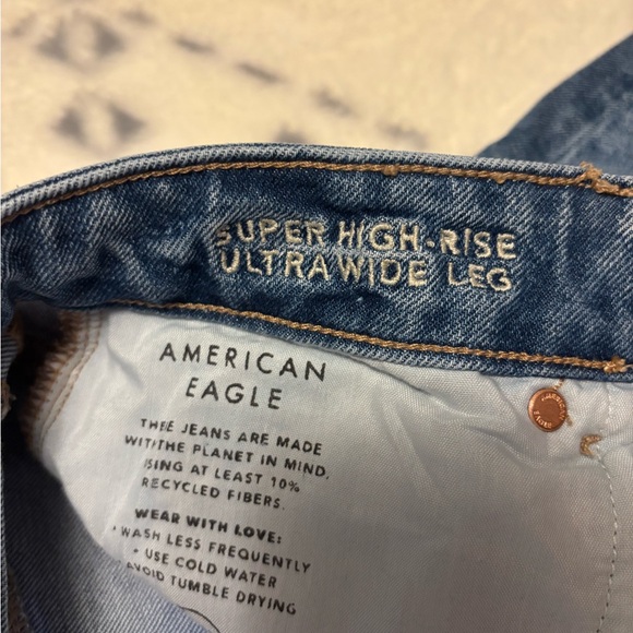 AE Strigid Super High-Waisted Ultra Wide-Leg Jean - Picture 4 of 5